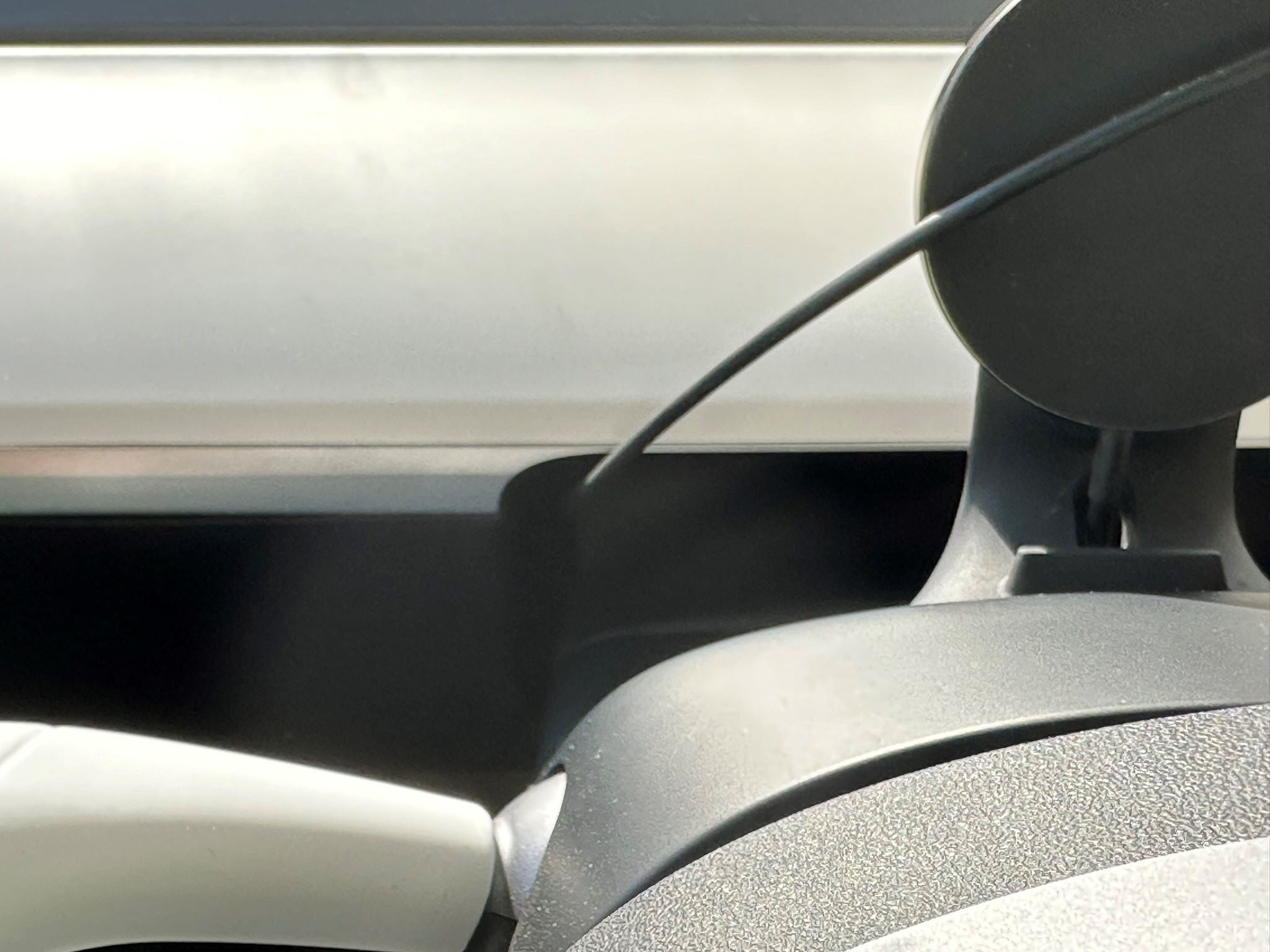 Cable Routing behind the steering wheel