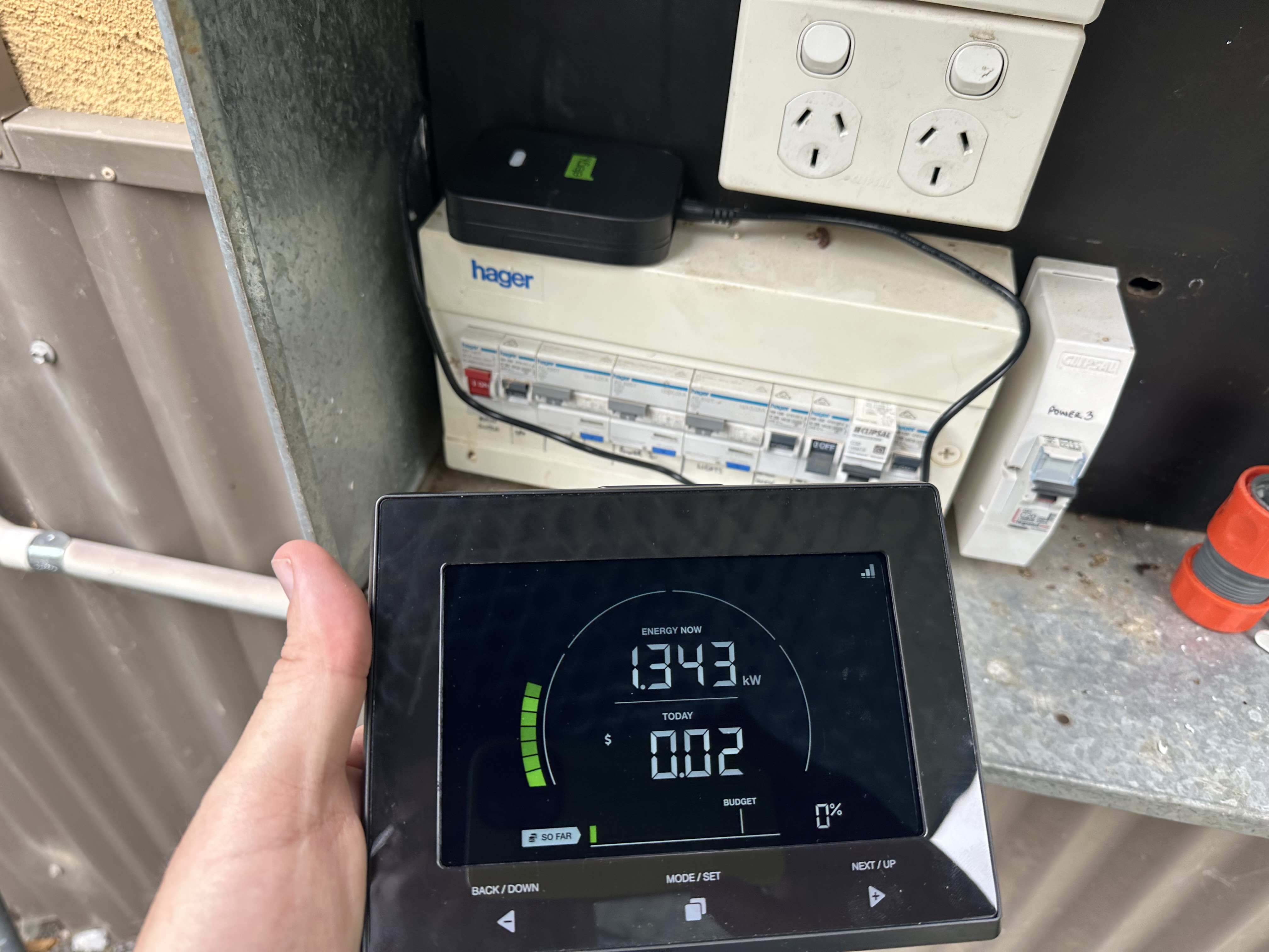 Screen linked to the transmitter